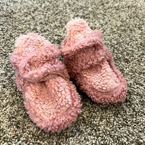 Robeez Sherpa Snap Booties